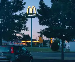 KFC dzisiaj otwarte? Sprawdź godziny i uniknij rozczarowania