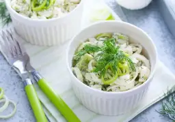 Jak przygotować surówkę z białej kapusty jak w barze - sprawdzone przepisy