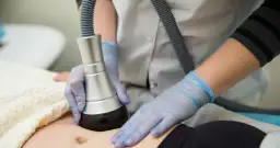 Liposukcja kawitacyjna czy endermologia - która metoda naprawdę działa?