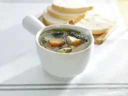 Czym jest zupa klarowna? Definicja, przykłady i sekrety jej przygotowania