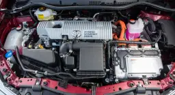 Jak działa hybryda Toyoty? Rozwiej wątpliwości, jeździj efektywniej.