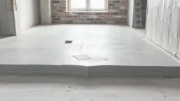 Ile cm wylewki na styropian? Uniknij pęknięć i dodatkowych kosztów