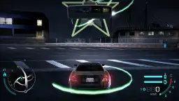 Nocna jazda w NFS Carbon z polskim spolszczeniem. Widok zza samochodu na nocne miasto i świecące linie.