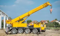 Ile kosztuje wynajem dźwigu? Poznaj ukryte koszty i ceny w miastach