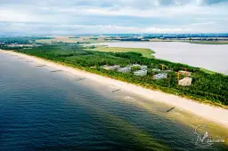 Jezioro Resko Przymorskie: Raj dla miłośników natury i sportów wodnych