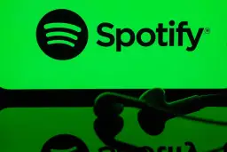 Spotify odtwarza losowo? Poznaj przyczyny i odzyskaj kontrolę