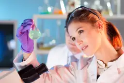 Czy praca w laboratorium jest dla Ciebie? Odkryj prawdę!