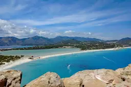 Sardynia kiedy jechać: uniknij tłumów i ciesz się słońcem