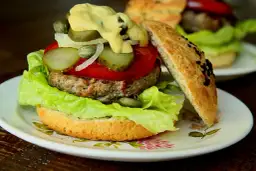 Jak zrobić kotlet na hamburgera – idealny przepis na soczysty burger