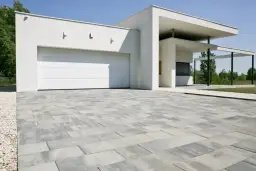 Jakie obrzeża na podjazd wybrać, aby uniknąć kosztownych błędów?