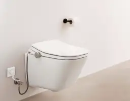 Czystość ma nową nazwę: toalety myjące. Przewodnik po rewolucji, która dzieje się w Twojej łazience