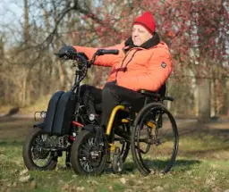 Jaki wózek inwalidzki dla osoby starszej? Wybierz najlepiej dla komfortu