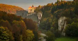 Zamek w Ojcowskim Parku Narodowym: Ruiny z widokiem