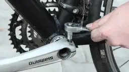Jak dokręcić korbę w rowerze? Poradnik dla każdego typu!