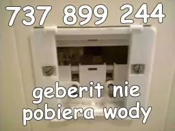 Widok mechanizmu spłuczki Geberit z widocznym numerem telefonu i tekstem "geberit nie pobiera wody".