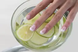 Cómo endurecer las uñas débiles con remedios naturales efectivos