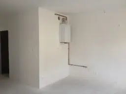 Nowe mieszkanie, w rogu wisi piecyk gazowy. Czy można zabudować piecyk gazowy? Instalacja miedziana.