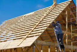 Jakie deski na deskowanie dachu - uniknij kosztownych błędów