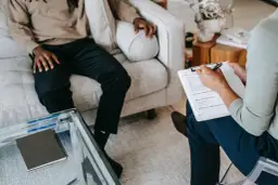 Depresja i schizofrenia: Różnice, objawy, leczenie bez oceniania