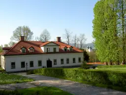 Dworek w Rychwałdzie: Odkryj jego historię, ofertę i uroki okolicy