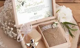 Prezent na Komunię od chrzestnej: Pamiątka, przeżycie czy koperta?