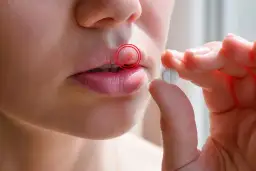 Pryszcz na już? Jak szybko pozbyć się i zapobiec nawrotom