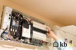 Koszt rozdzielnicy elektrycznej 2026: Na co uważać i ile zapłacisz?