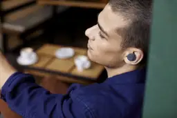 Jak nosić słuchawki dokanałowe, aby uniknąć dyskomfortu i bólu