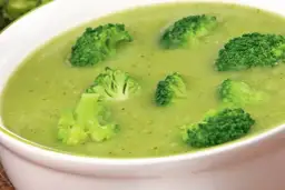 Dietetyczne przepisy z brokułami, które zaskoczą Twoje kubki smakowe