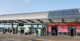 Co się dzieje na lotnisku w Modlinie? Problemy i zmiany, które musisz znać