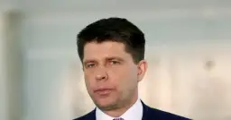 Portret Ryszarda Petru, polityka w garniturze.