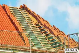 Siatka przeciwsłoneczna na rusztowanie: Wybór, montaż, bezpieczeństwo