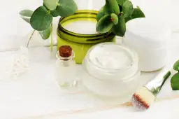 Co to są kosmetyki wegańskie? Odkryj ich skład i korzyści