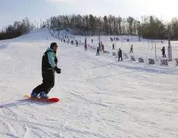 Ile kosztuje stok narciarski? Sprawdź ceny karnetów w Polsce