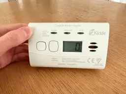 Czujnik czadu pokazuje L6, co oznacza koniec okresu eksploatacyjnego urządzenia. Czas na nowy detektor!