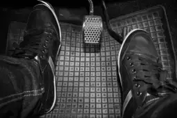 Spalone sprzęgło: Ryzykowna jazda czy natychmiastowa naprawa?