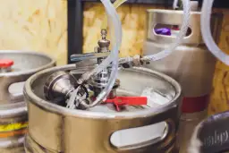 Jaki gaz do piwa z beczki? CO2, azot czy mieszanka?