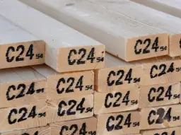 Ile kosztuje drewno konstrukcyjne? Ceny, które mogą Cię zaskoczyć