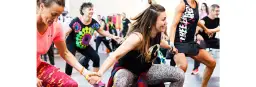 Jak wygląda taniec zumba – poznaj ruchy i radość z tańca