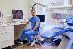 Dentysta w Niemczech: Ile zapłacisz? Cennik, ubezpieczenie, oszczędności