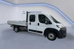 Jaki bus 4x4? Porównanie modeli, napędów i koszty. Wybierz mądrze!