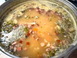 Jak zrobić pyszną zupę grochową – prosty przepis krok po kroku