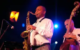 Najlepsi wokaliści jazzowi: ich wpływ i niezapomniane style