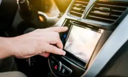 Jak wymienić radio w samochodzie - proste kroki bez problemów