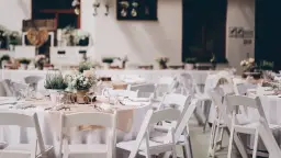 Jak usadzać gości przy stole weselnym, aby uniknąć konfliktów i zintegrować wszystkich