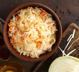 Ile soku z kiszonej kapusty pić dziennie dla zdrowia i witalności?