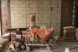 Ile kosztuje tynk maszynowy? Sprawdź, czy się opłaca