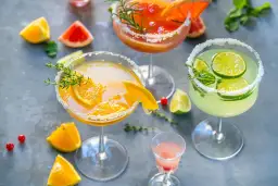 Proste i wyjątkowe drinki z wódką cytrynową – przepisy i inspiracje na każdą okazję