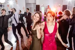 Ile kosztuje fotograf na studniówkę? Ceny i pakiety 2024