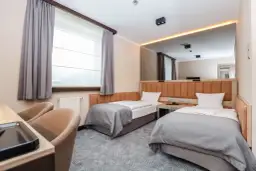 Gdzie rezerwować noclegi? Porady eksperta: Oszczędzaj i unikaj pułapek!